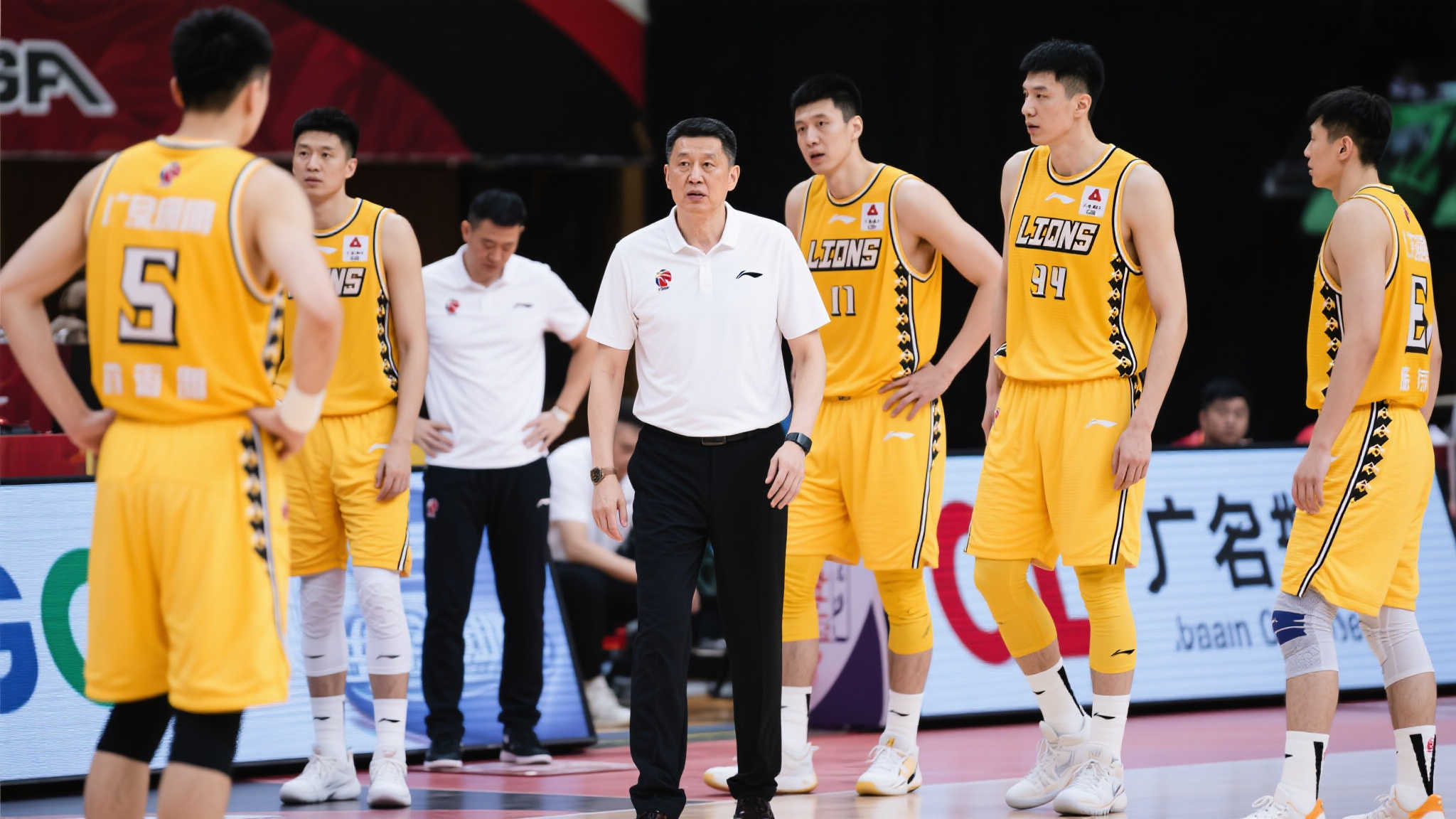 决赛G6策略解析：广厦调整双策应对危机，孙铭徽压力倍增，北京队三招升级